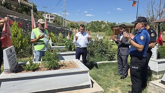 Kaymakam Algın'dan Deprem Şehitliğine ziyaret