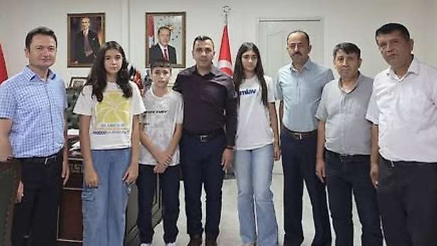 Kaymakam Algın LGS'de dereceye giren öğrencileri makamında ağırladı