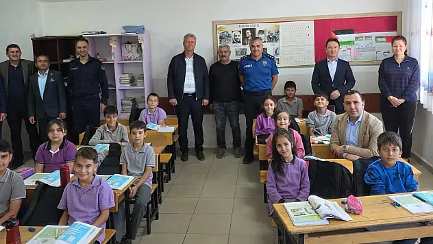 Kaymakam Algın Mehmet Ayrık okulu öğrencileriyle bir araya geldi