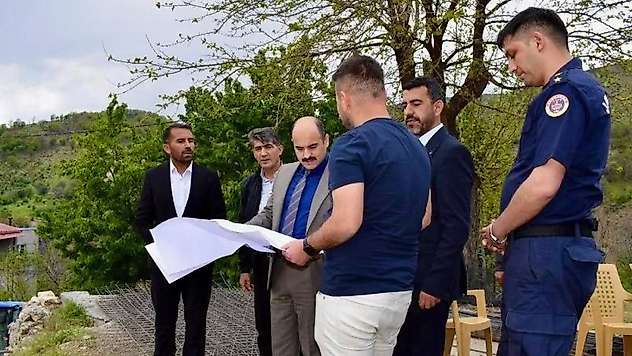 Kaymakam Altınöz muhtar ve köy sakinleriyle bir araya geldi