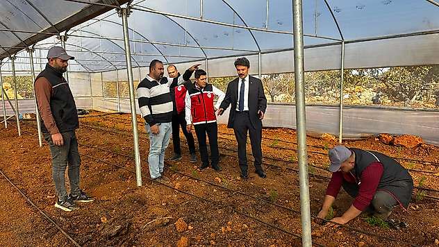 Kaymakam Aslan Köseceli'de sera üretim alanını ziyaret etti
