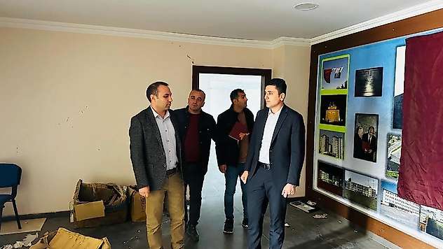 Kaymakam Partal, tadilata alınan kütüphaneyi inceledi