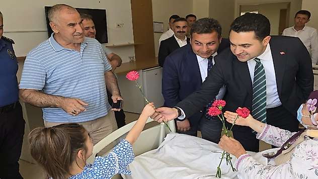 Kaymakam Seyhan ve Başkan Yıldırım'dan hastaneye bayram ziyareti