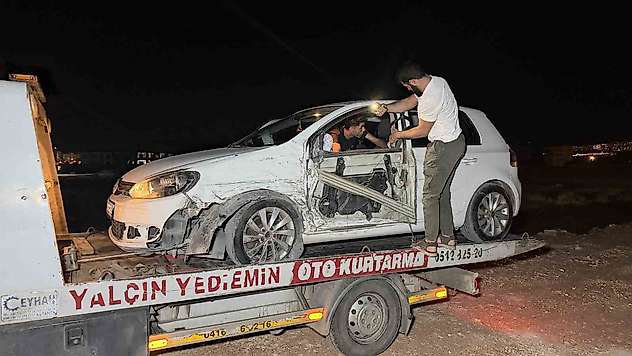 Kaza sonrası aracı bırakıp kaçtılar