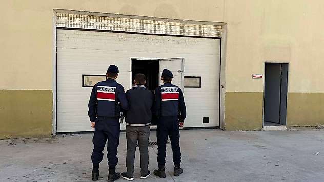 Kesinleşmiş 17 yıl cezayla aranan şahsı jandarma yakaladı