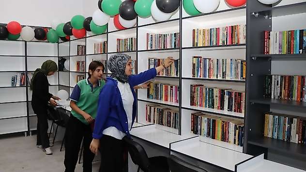 Kitap aşkıyla yola çıktılar, kütüphane kurdular