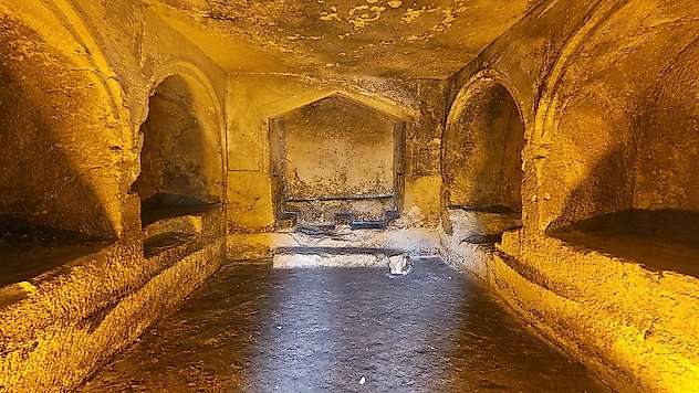 Kızılkoyun Nekropolü: Urfa'nın Kayalara İşlenmiş Hafızası