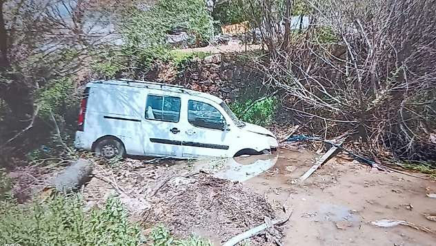 Kontrolden çıkan araç sulama kanalına savruldu: 1 yaralı