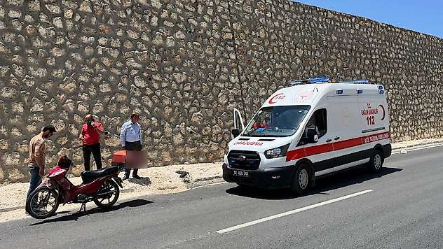 Kontrolden çıkan motosiklet devrildi: 1 yaralı