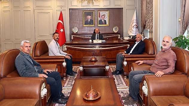 Köy Muhtarları Derneği heyeti Vali Varol'la bir araya geldi