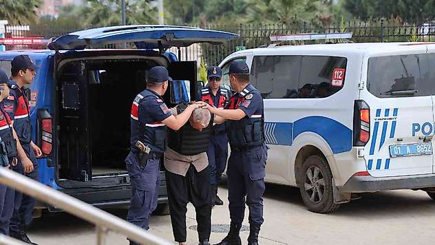 Kozan'da baba ve oğlunu öldüren zanlı adliyeye sevk edildi