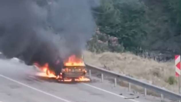 Kozan'da otomobil alev alev yandı, 13 yaşındaki Ömer'in duyarlılığı takdir topladı
