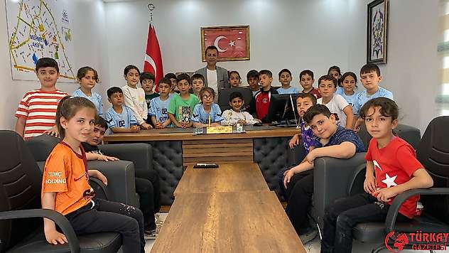 Küçük muhtar ve azaları 23 Nisan'da görevi devraldı