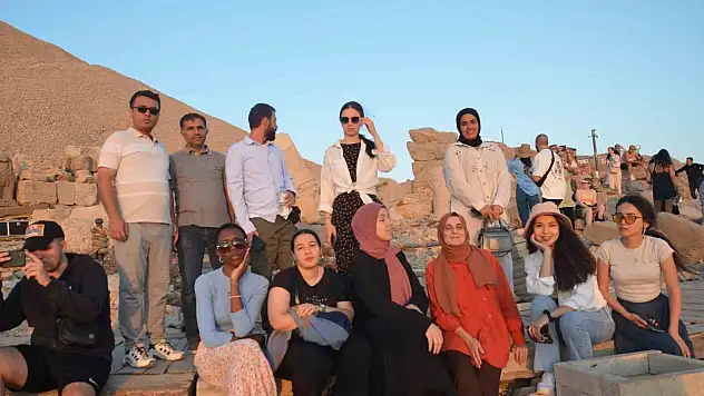Kültürler Nemrut'ta buluştu