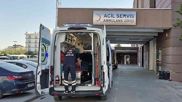 Kumaş tıraşlama makinesine elini kaptıran işçi yaralandı