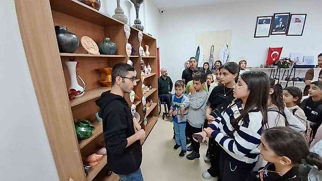 Kursiyer öğrencilerden engelli bireylere ziyaret