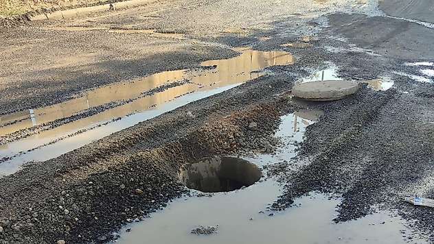 Lağım çukuru tehlike saçıyor