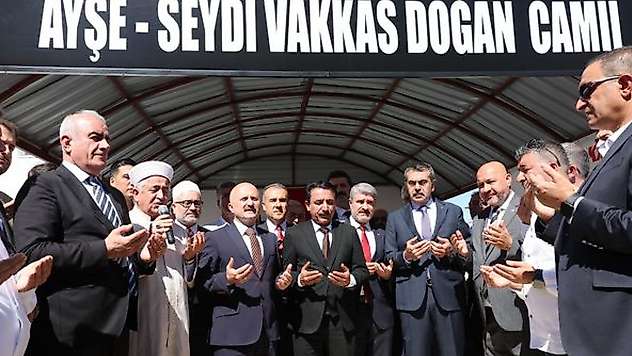 Latif Doğan Annesi ve Babası adına cami yaptırdı 