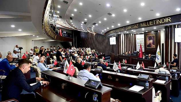 Malatya Belediyesi'nden öğrencilere 1 aylık ücretsiz abonman ve destek çantası