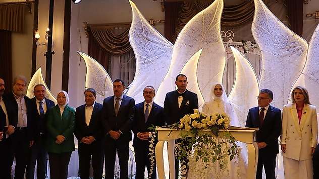 Malatya Büyükşehir Belediye Başkanı Sami Er, kızının nikahını kıydı