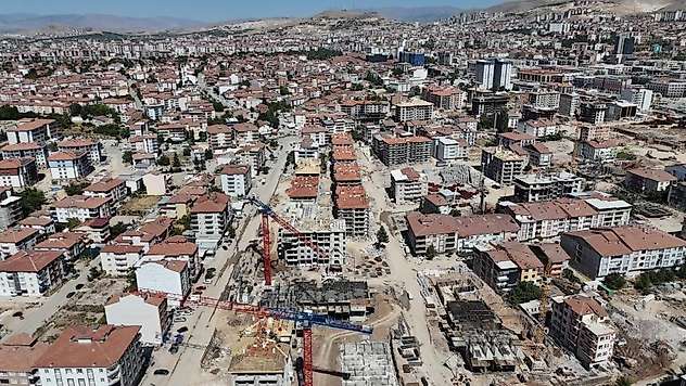 Malatya'da deprem davasında 'sağlam' raporu çelişkisi