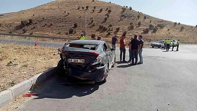 Malatya'da iki otomobil çarpıştı: 8 yaralı