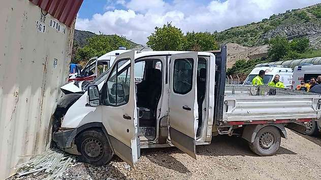 Malatya'da kamyonet şantiye girdi: 3 yaralı