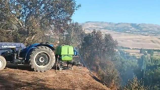 Malatya'da korkutan yangın: 2 ahır ile bir evin çatısı yandı