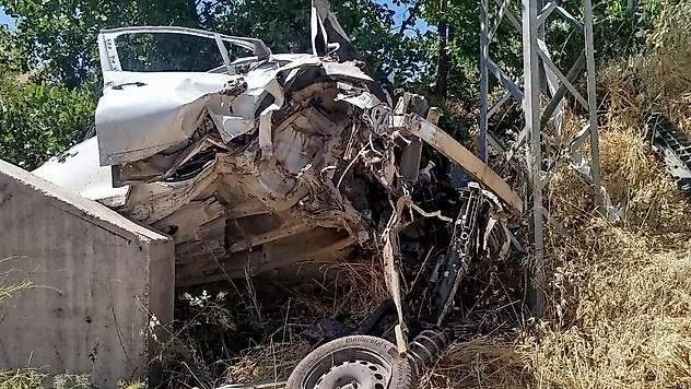 Malatya'da otomobil menfeze çarptı: 1 ağır yaralı