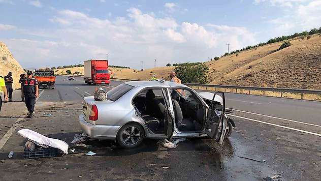 Malatya'da üç aracın karıştığı kazada 8 kişi yaralandı