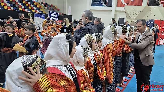Mehmet Akif Ersoy Ortaokulu halk oyunlarında Adıyaman şampiyonu oldu