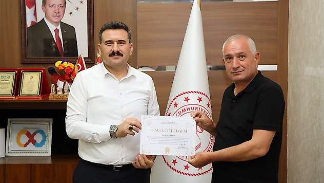 Mente'ye Kahta İlçe Milli Eğitim Müdürlüğünden Teşekkür Belgesi