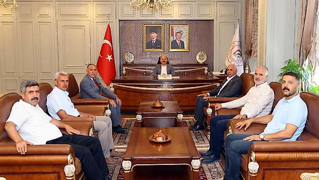 Merkez Köy muhtarları derneğinden Vali Varol'a ziyaret
