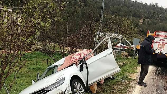 Mersin'de otomobil ile tır çarpıştı: 1 ölü, 2 yaralı