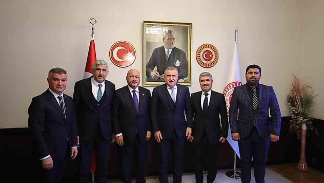 AK Parti Adıyaman Milletvekili Kurt ve belediye başkanları, Bakan Bak ile görüştü
