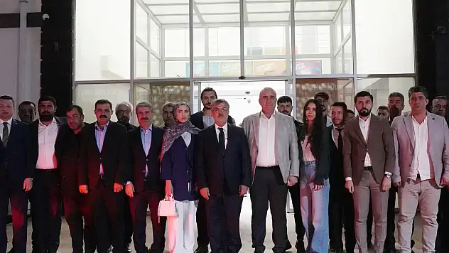 Milletvekili Özhan Besni Gençlik merkezinde gençlerle buluştu