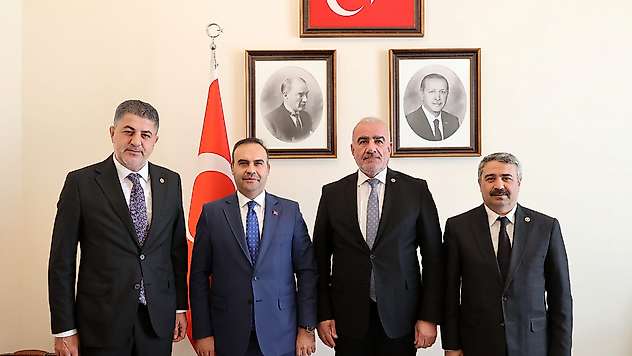 Milletvekillerinden Bakan Kacır'a ziyaret