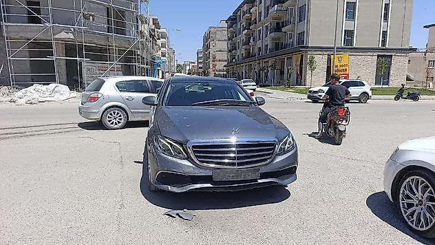 Motosiklet ile otomobil çarpıştı: 1 yaralı