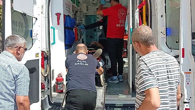 Motosiklet ile otomobil çarpıştı: 1 yaralı