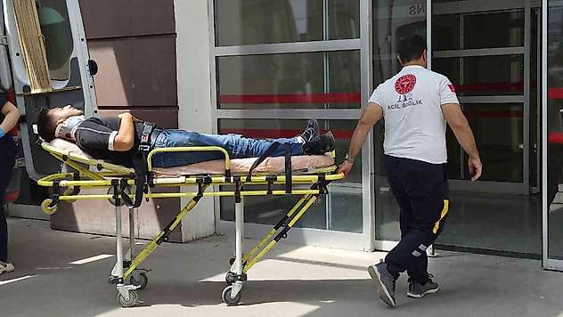 Motosiklet ile otomobil çarpıştı: 1 yaralı
