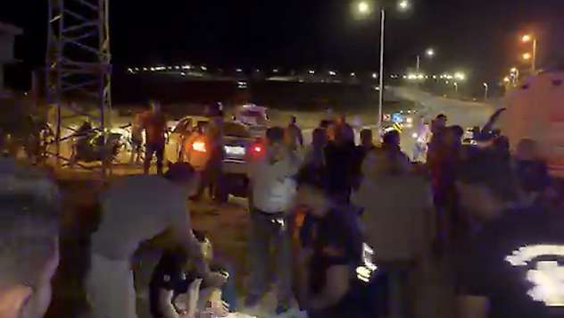 Motosiklet ile otomobil çarpıştı: 2 yaralı
