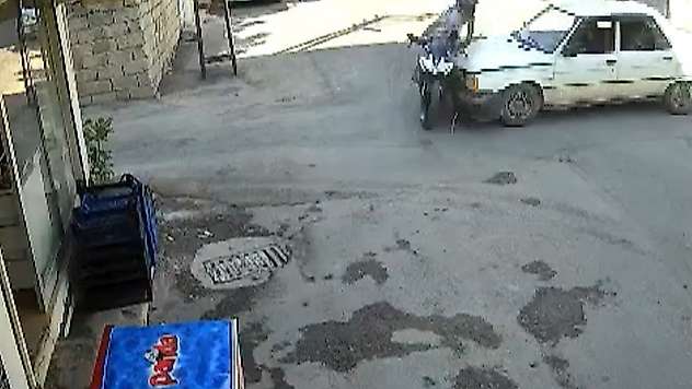 Motosiklet sürücüsü metrelerce havaya fırladı