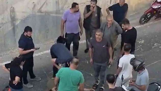 Motosikletletten fırlayarak alt geçide düştü