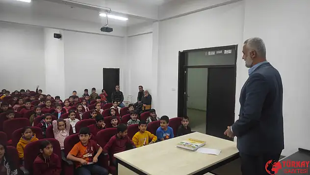 Muhtar Aydın deneyimlerini öğrencilerle paylaştı