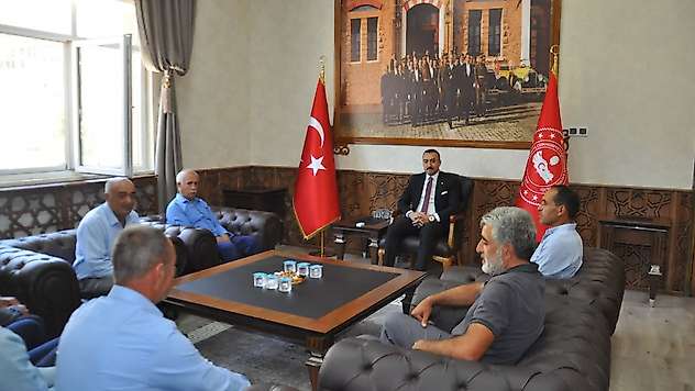 Muhtarlardan Kaymakam Pelvan'a ziyaret