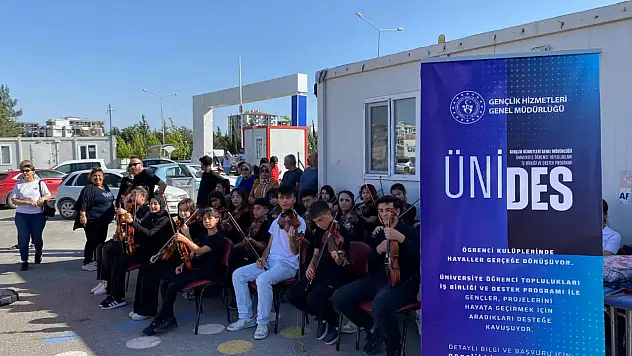 'Müzikle Umut' Projesiyle Konteyner Kentte Keman Ezgileri Yankılandı