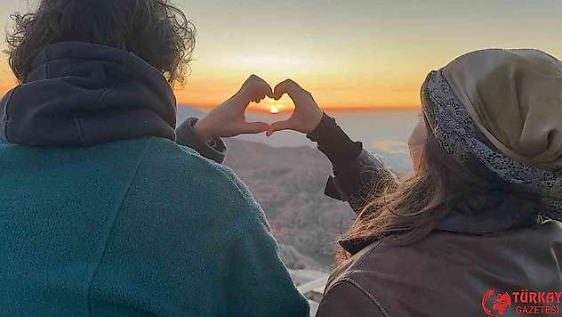 Nemrut Dağı'nda gün doğumu hayran bırakıyor