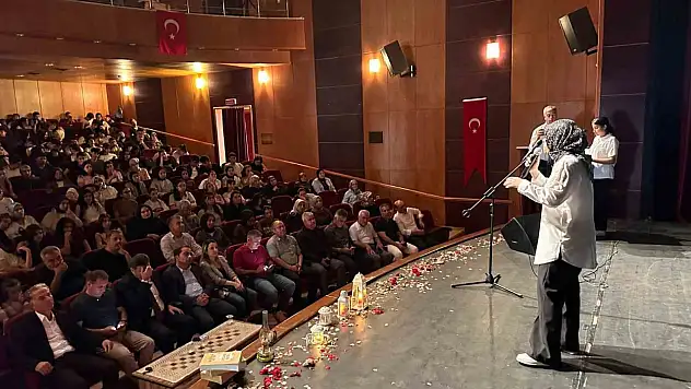 Öğrenciler, şiir ve müzikseverlere unutulmaz bir gün yaşattı