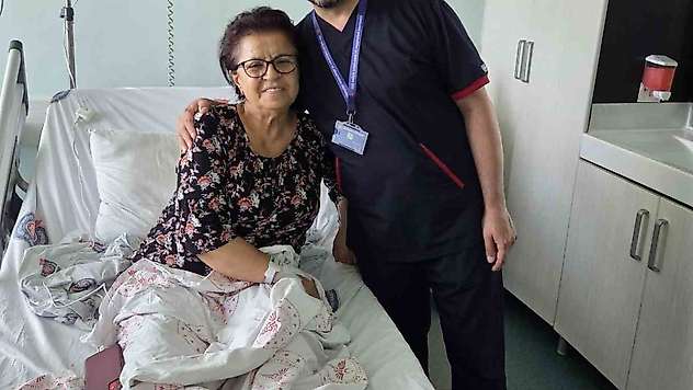 Öğrencisi profesör oldu, 29 yıl sonra öğretmenini ameliyat ederek sağlığına kavuşturdu