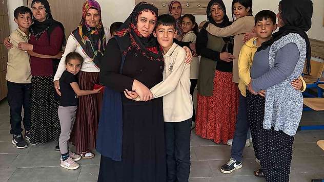 Okulda duygu dolu Anneler Günü etkinliği: Anneler, çocuklarını seslerinden tanıdı
